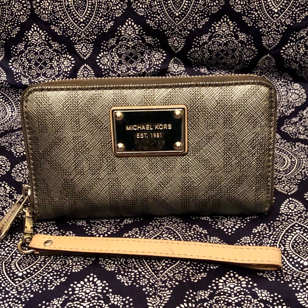 MK Michael Kors wristlet